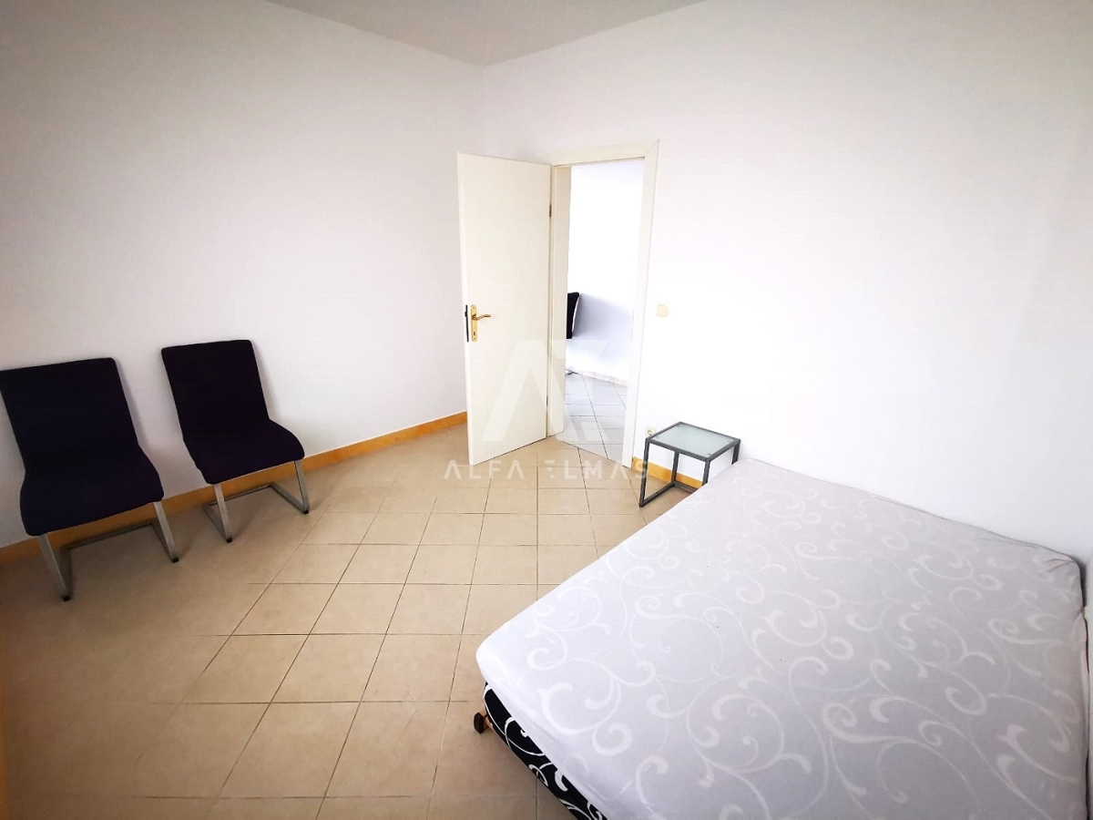 Malinska, apartma v pritličju in  okučnicom     200 m od morja!! ID 485