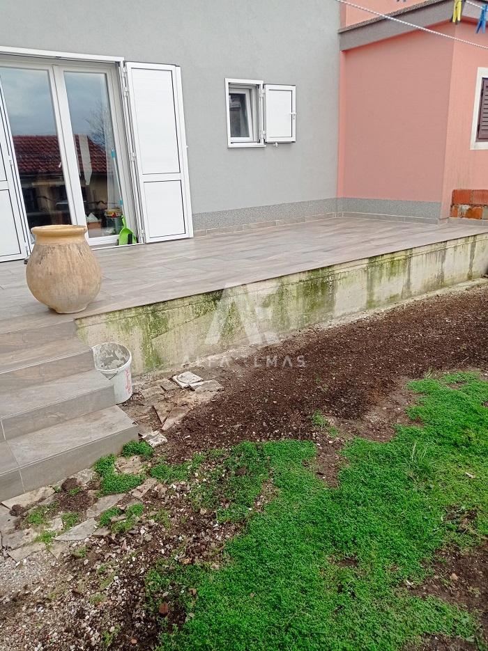 Omišalj, popolnoma prenovljena hiša v bližini vseh potrebščin!! ID 220