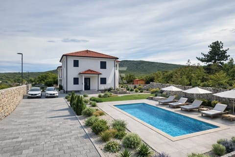 Vrbnik, novogradnja, samostojna hiša s pogledom na morje!! ID 512