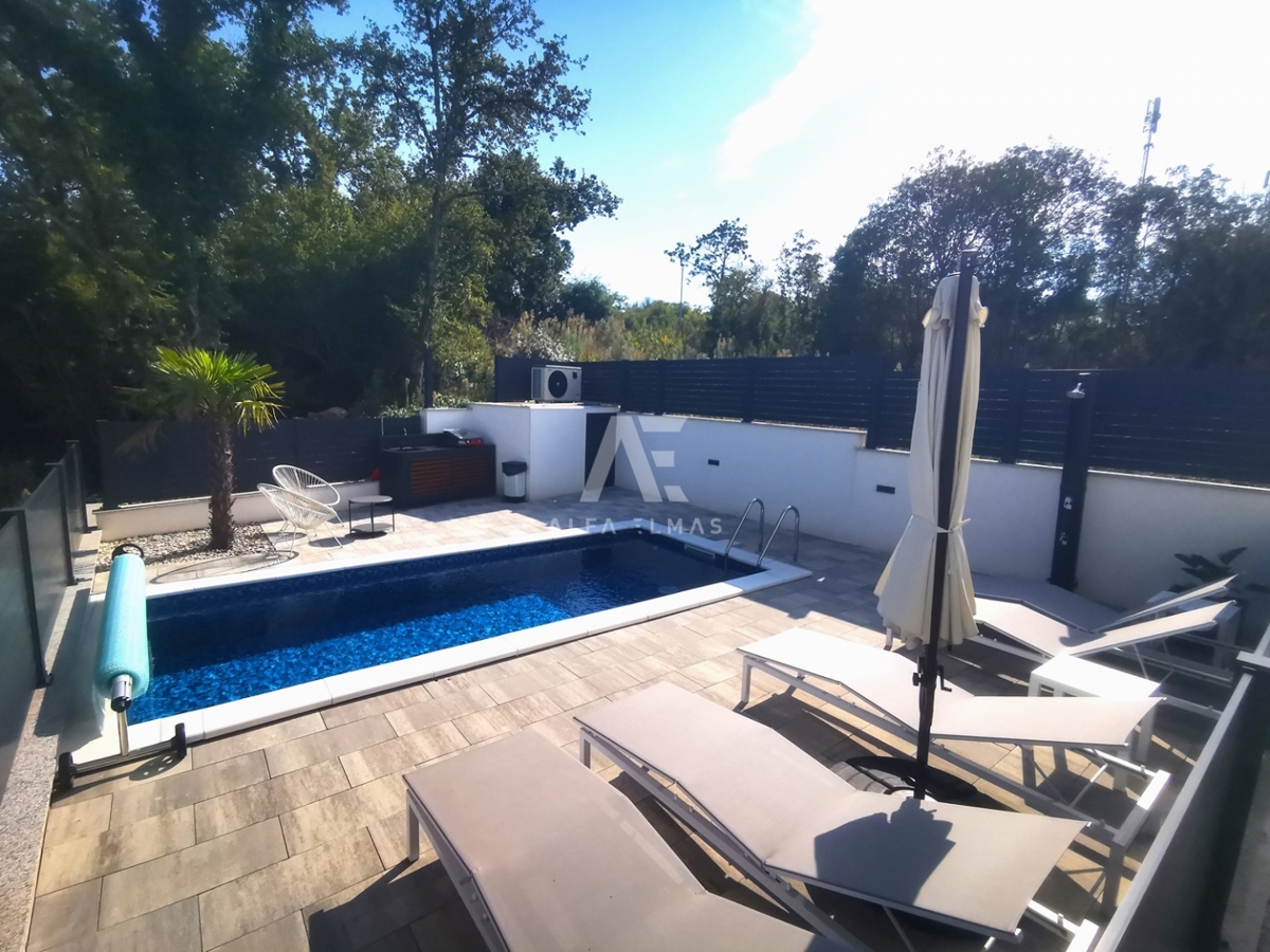 Apartment with a pool in Malinska in an exclusive location - ID 593