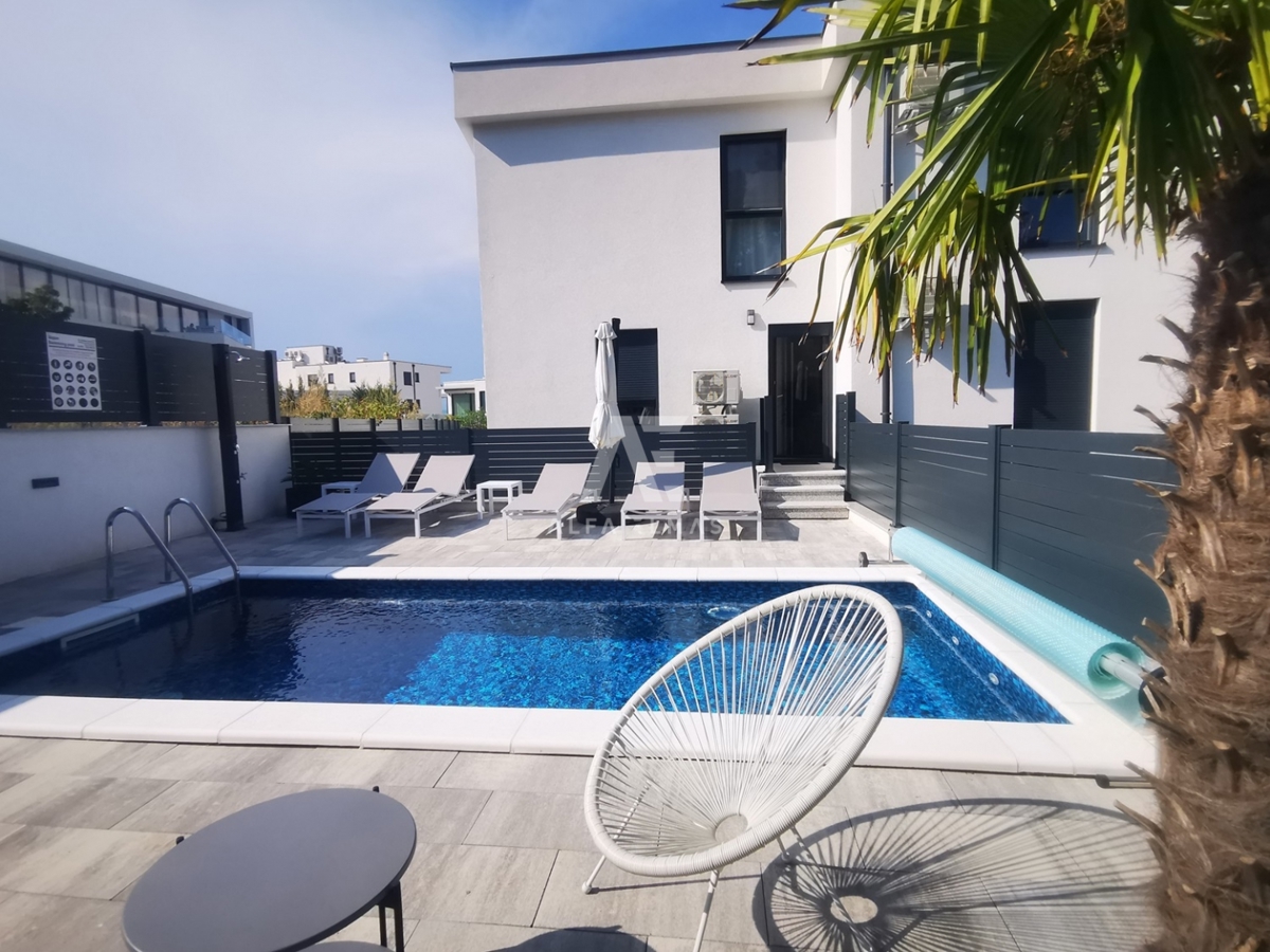 Apartment with a pool in Malinska in an exclusive location - ID 593
