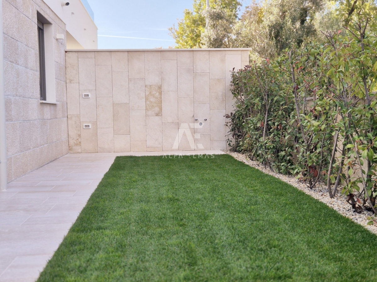 Malinska, moderna hiša dvojček z bazenom! ID 633