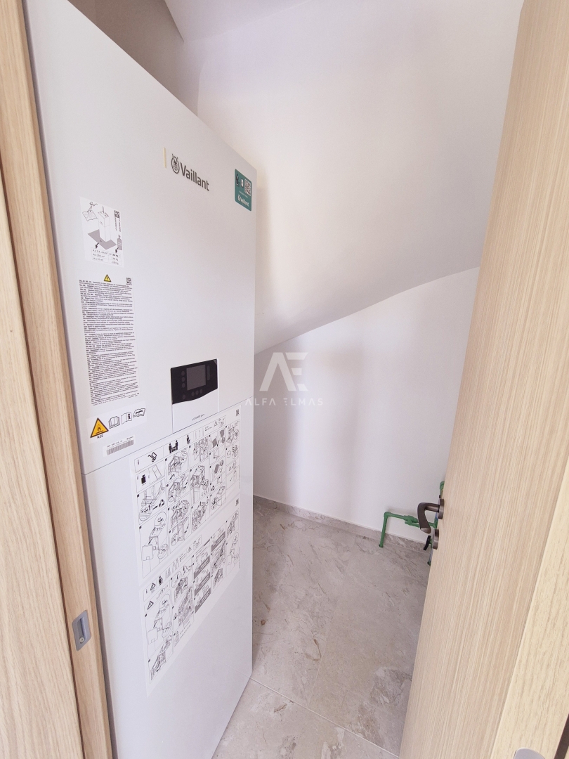 Malinska, moderna hiša dvojček z bazenom! ID 633