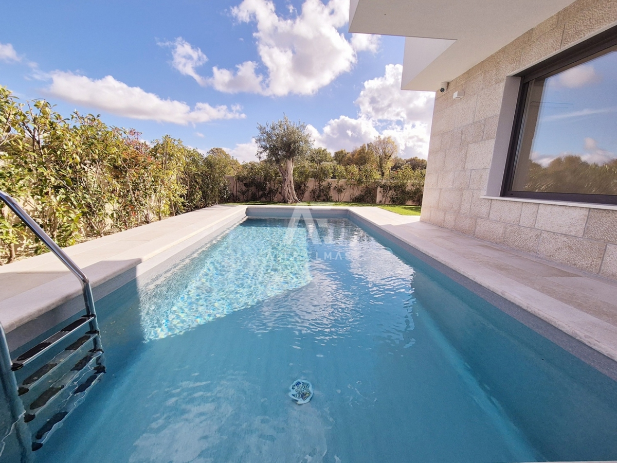 Malinska, moderna hiša dvojček z bazenom! ID 633