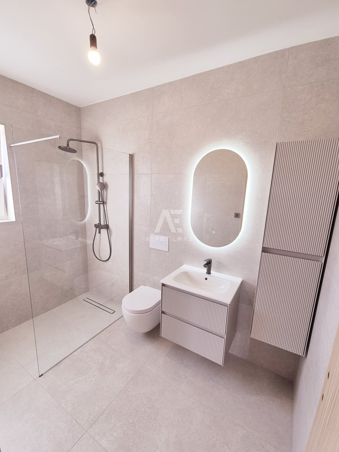 Malinska, moderna hiša dvojček z bazenom! ID 633