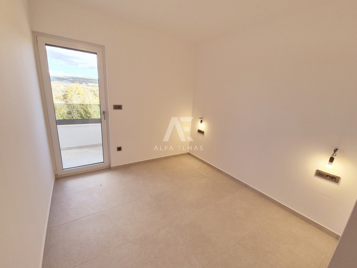 Malinska, moderna hiša dvojček z bazenom! ID 633