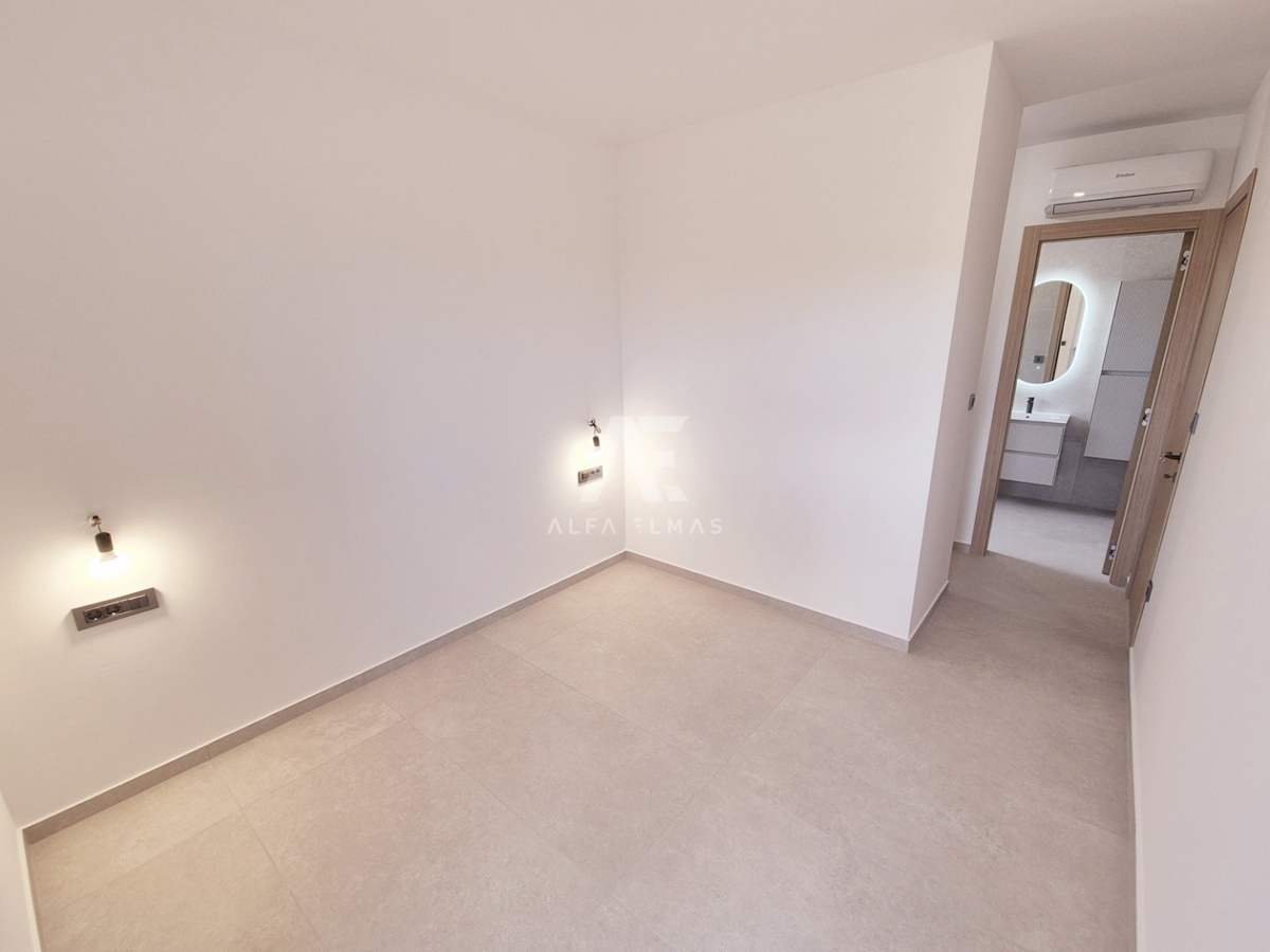 Malinska, moderna hiša dvojček z bazenom! ID 633