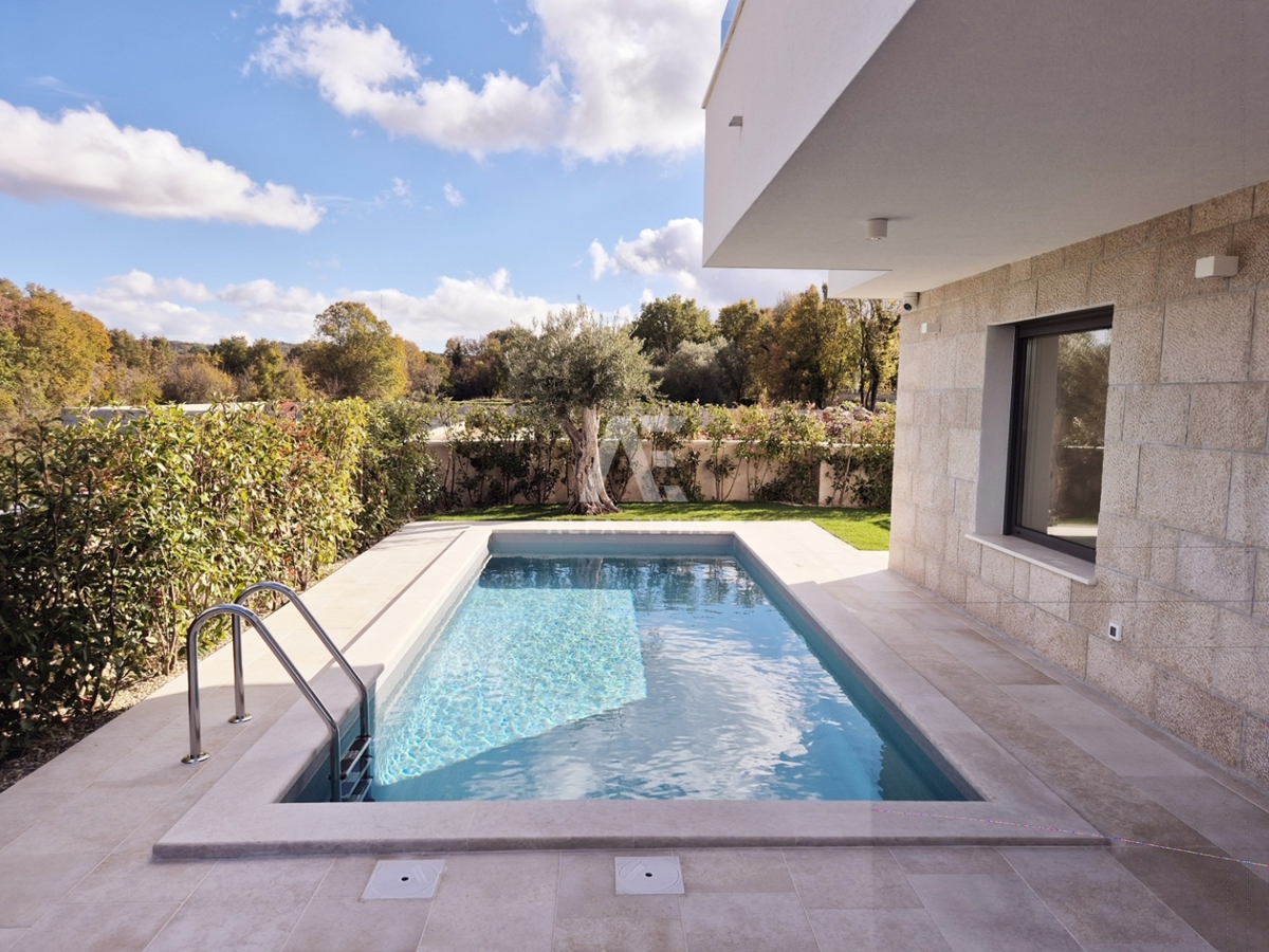 Malinska, moderna hiša dvojček z bazenom! ID 633