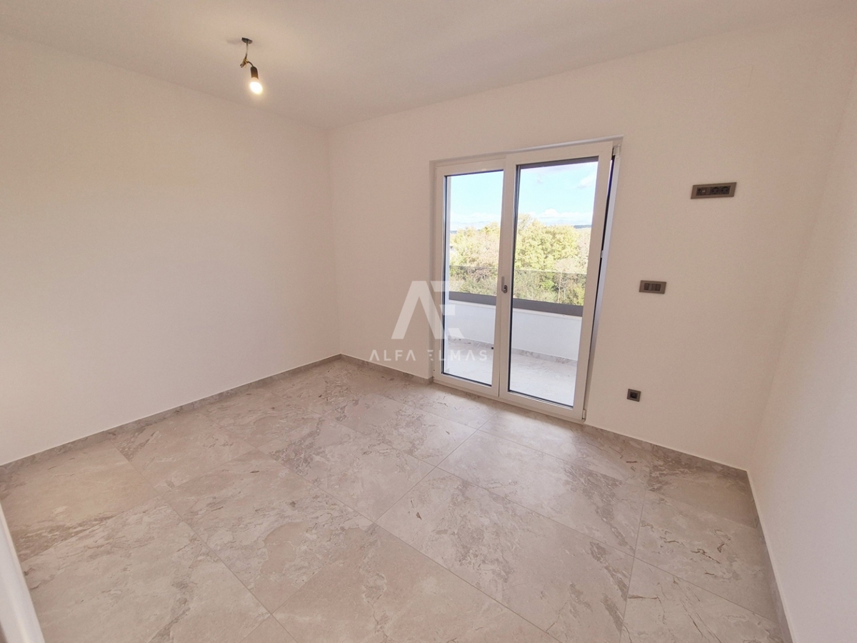 Malinska, moderna hiša dvojček z bazenom! ID 633