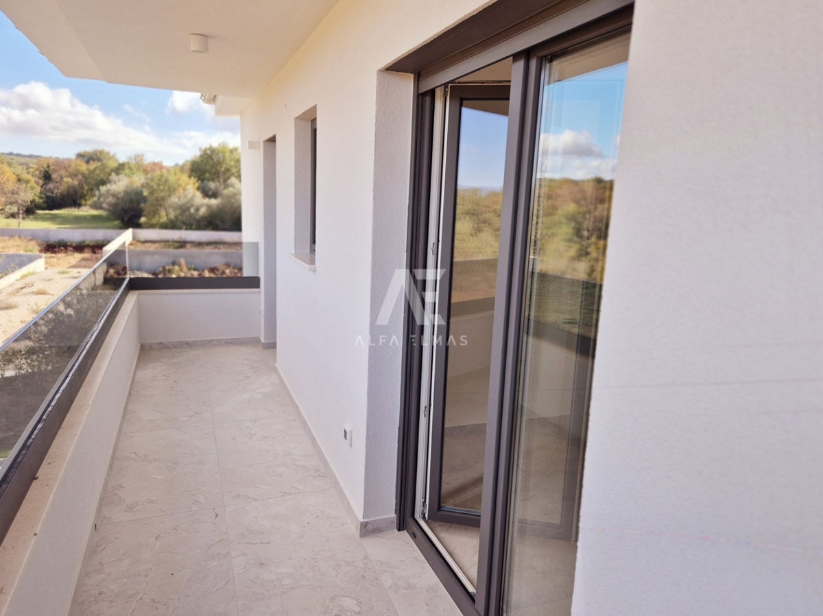 Malinska, moderna hiša dvojček z bazenom! ID 633