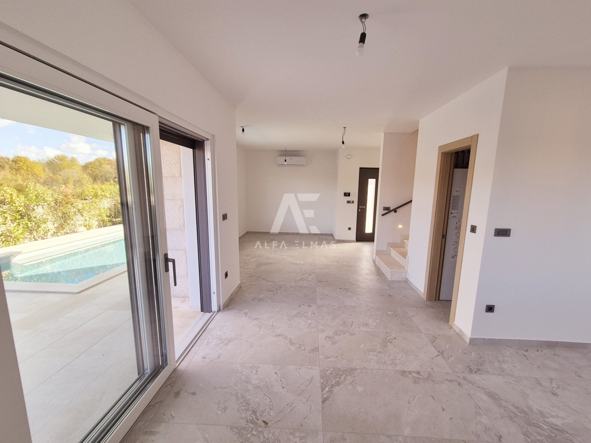 Malinska, moderna hiša dvojček z bazenom! ID 633