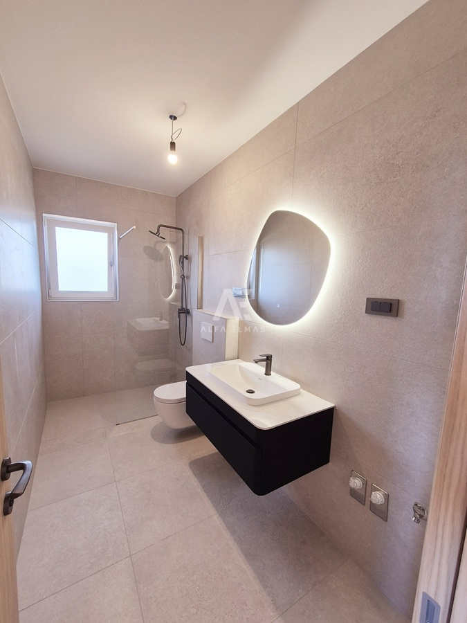 Malinska, moderna hiša dvojček z bazenom! ID 633