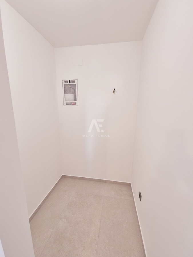 Malinska, moderna hiša dvojček z bazenom! ID 633