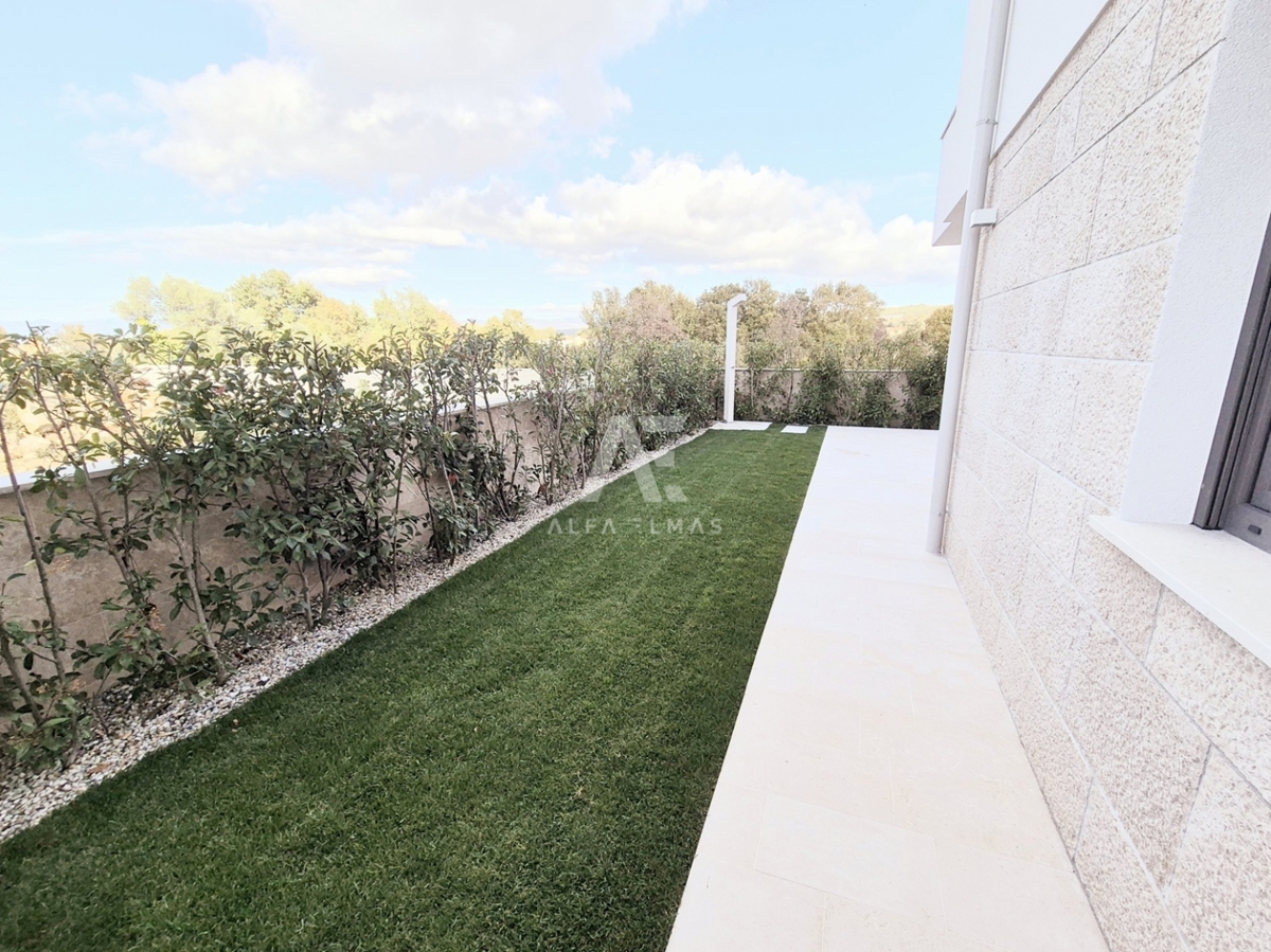 Malinska, moderna hiša dvojček z bazenom! ID 633