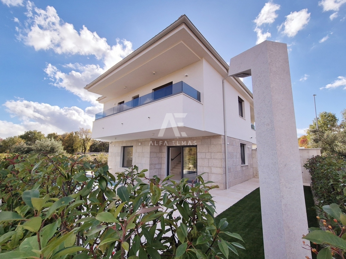 Malinska, moderna hiša dvojček z bazenom! ID 633