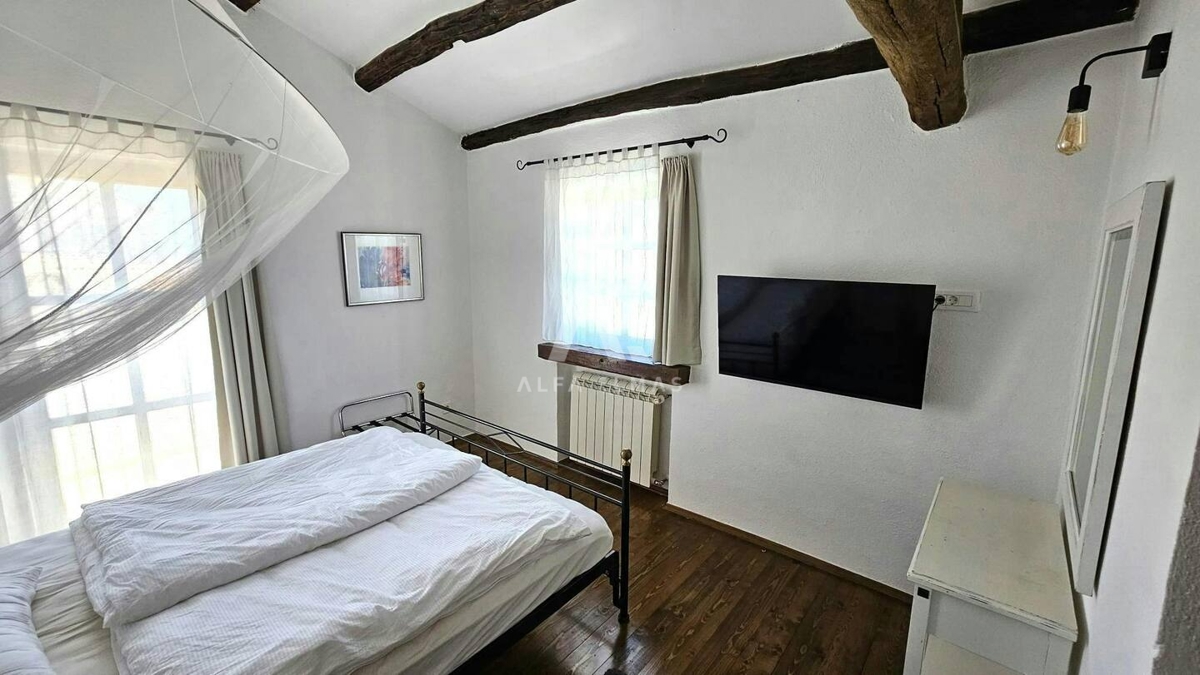 Istra, čudovita kamnita hiša z bazenom na mirni lokaciji!