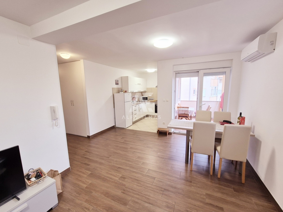 Zaliv Soline, atraktiven apartma s pogledom na morje! ID 651