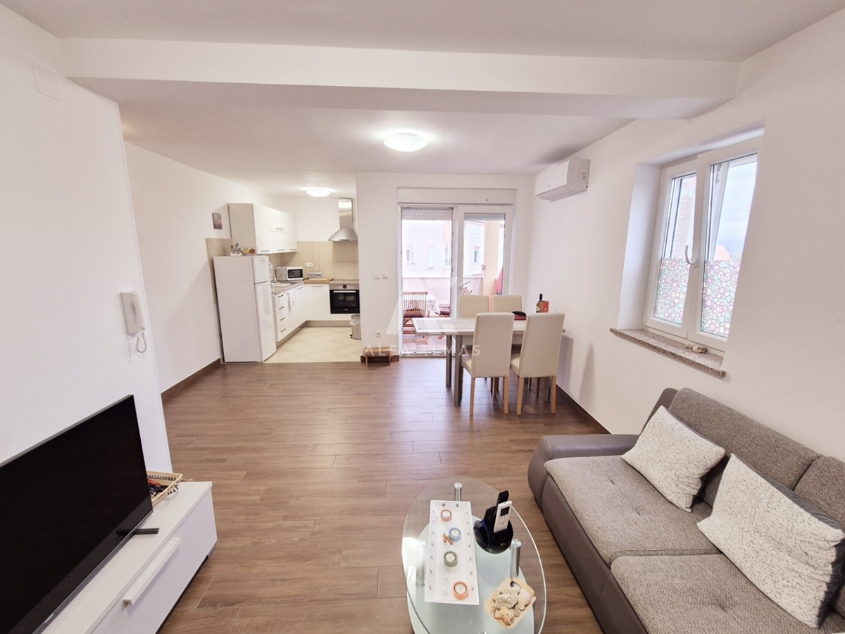 Zaliv Soline, atraktiven apartma s pogledom na morje! ID 651