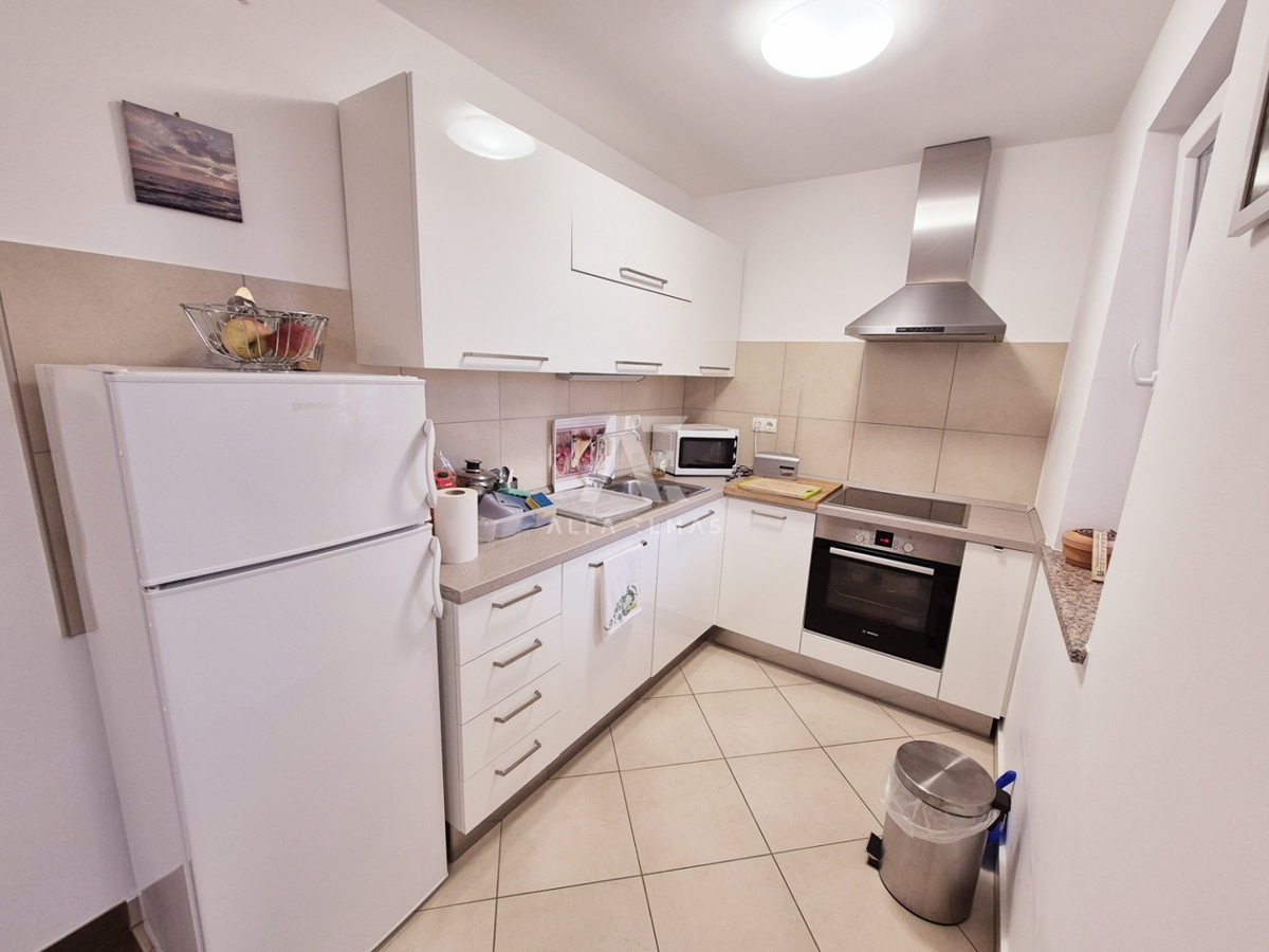 Zaliv Soline, atraktiven apartma s pogledom na morje! ID 651