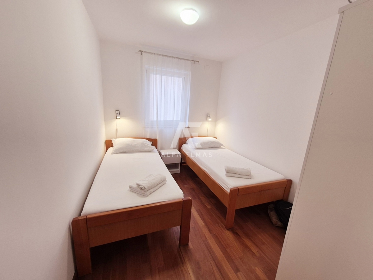 Zaliv Soline, atraktiven apartma s pogledom na morje! ID 651