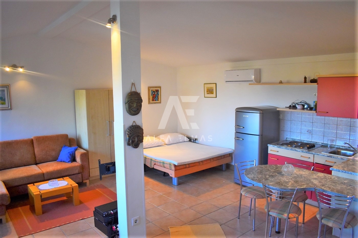 Malinska, hiša dvojček s 3 apartmaji! ID 387