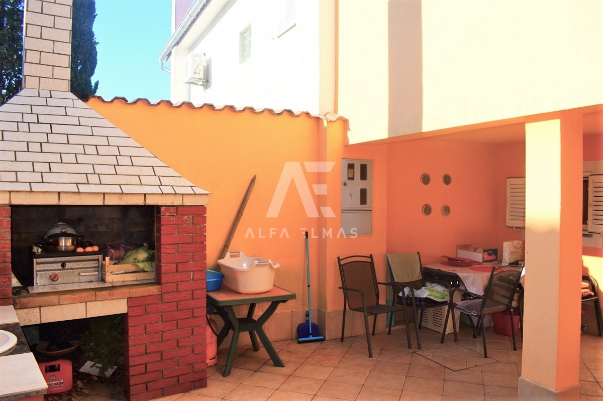 Malinska, hiša dvojček s 3 apartmaji! ID 387