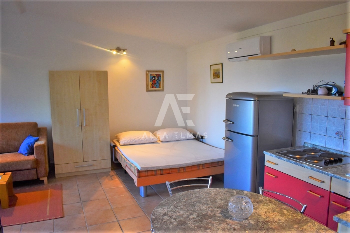 Malinska, hiša dvojček s 3 apartmaji! ID 387