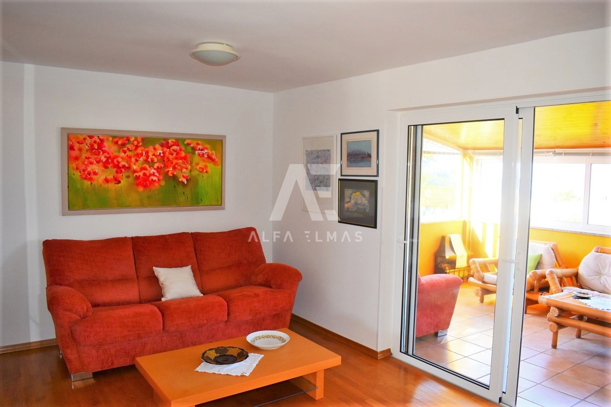 Malinska, hiša dvojček s 3 apartmaji! ID 387