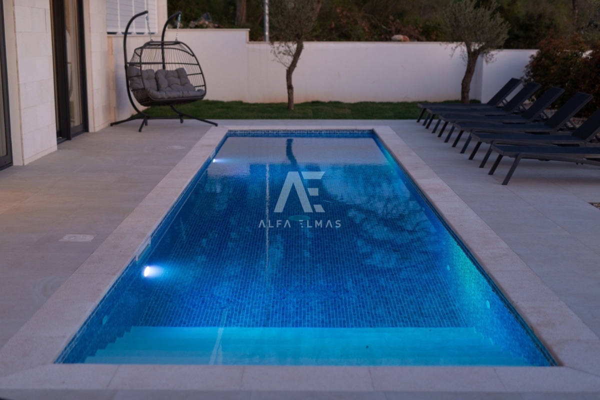 Krk, okolica, luksuzna vila z bazenom na mirni lokaciji!! ID 384