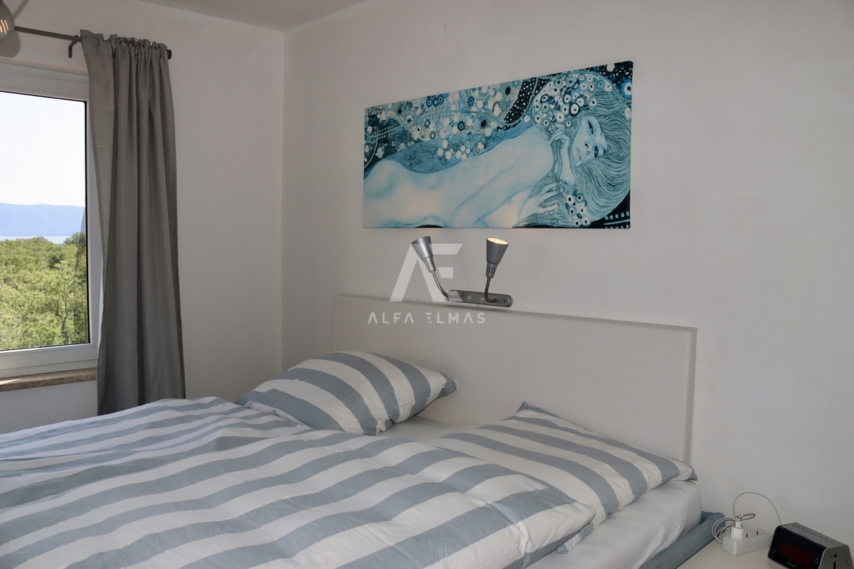 Krk, okolica, privlačen apartma s čudovitim pogledom na morje in naravo! ID 55