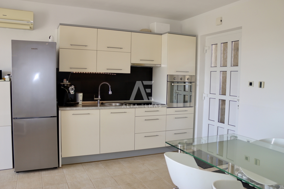 Krk, okolica, privlačen apartma s čudovitim pogledom na morje in naravo! ID 55