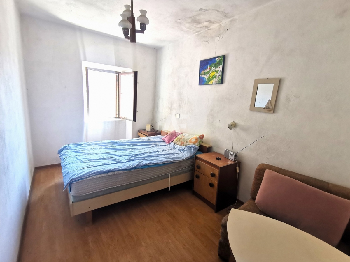 Samostoječa kamnita hiša v središču mesta Krk s pogledom na morje! ID 564