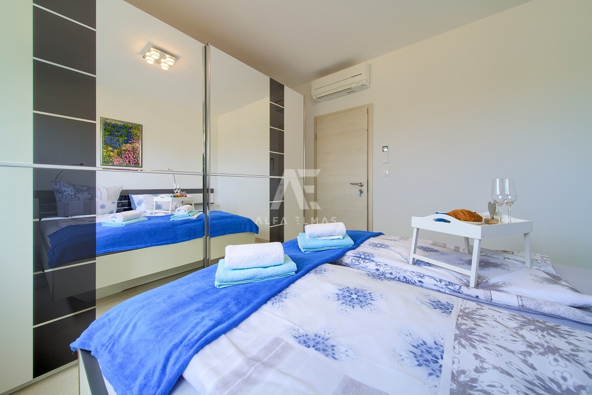 Sodoben apartma na Krku s pogledom na morje! ID 570