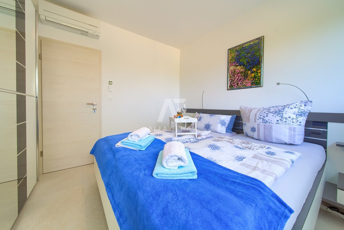 Sodoben apartma na Krku s pogledom na morje! ID 570