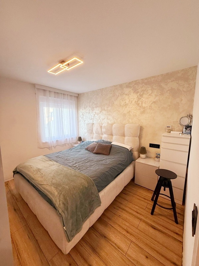 Krk, opremljeno stanovanje z balkonom! ID 596