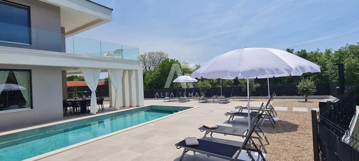 Vrbnik, na prodaj moderna vila z bazenom v mirnem okolju