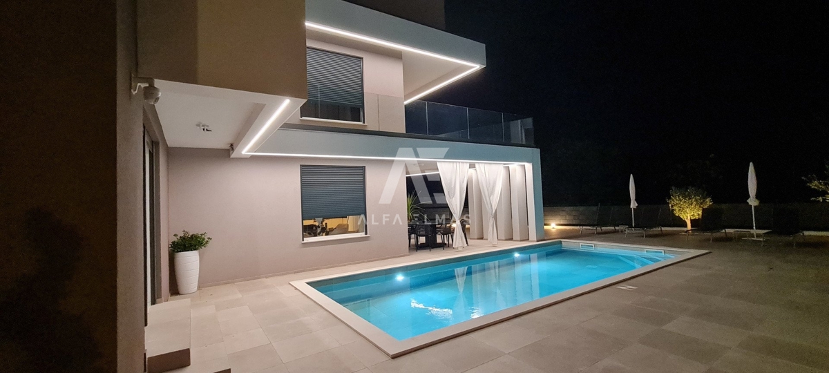 Vrbnik, na prodaj moderna vila z bazenom v mirnem okolju