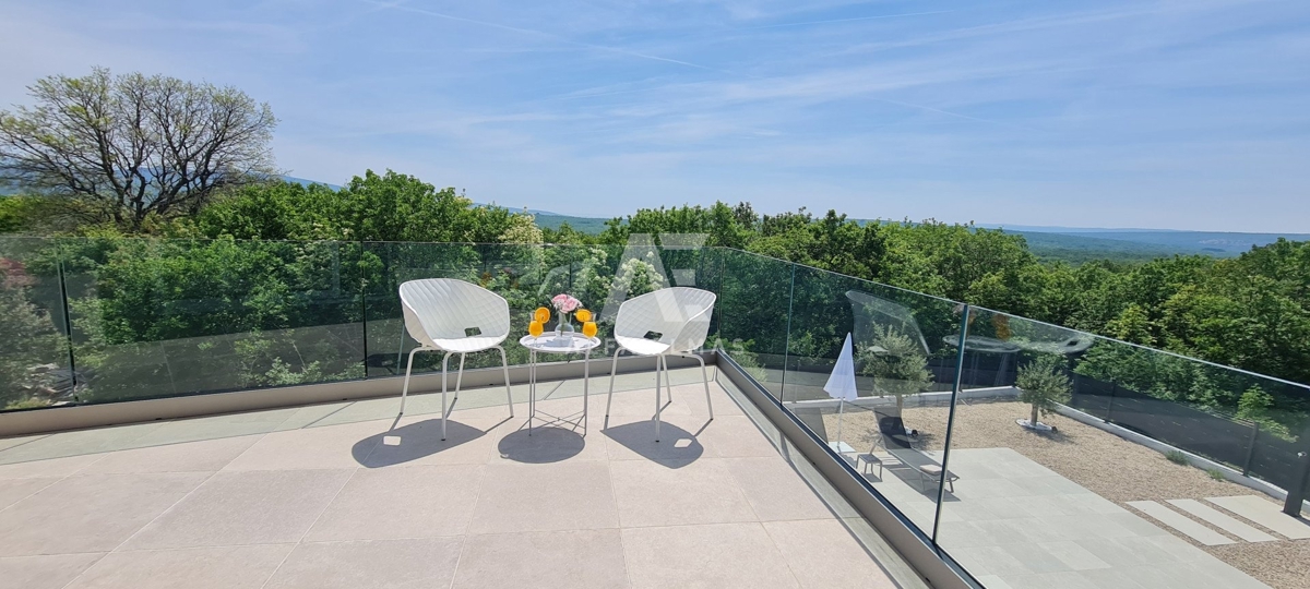 Vrbnik, na prodaj moderna vila z bazenom v mirnem okolju