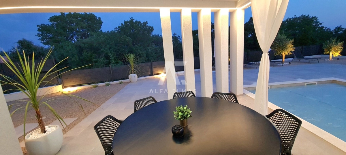 Vrbnik, na prodaj moderna vila z bazenom v mirnem okolju