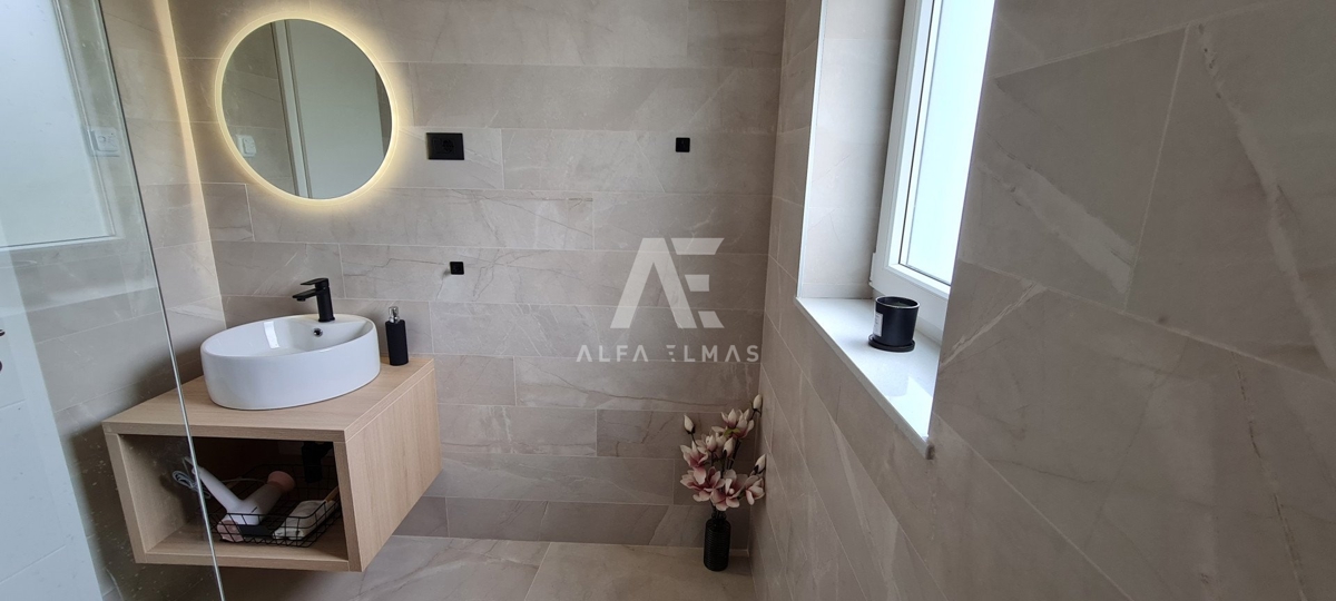 Vrbnik, na prodaj moderna vila z bazenom v mirnem okolju