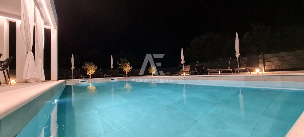 Vrbnik, na prodaj moderna vila z bazenom v mirnem okolju