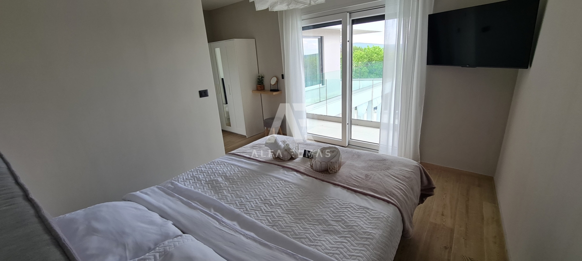 Vrbnik, na prodaj moderna vila z bazenom v mirnem okolju