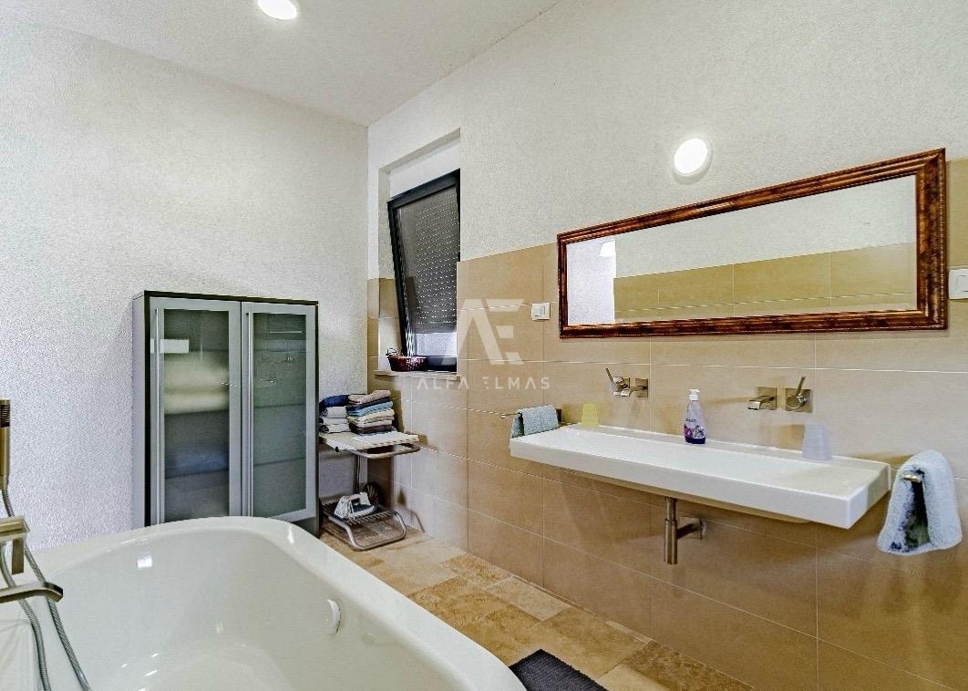 Orebić, samostatne stojaci dom s tromi bytmi! Výhľad na more! ID 655