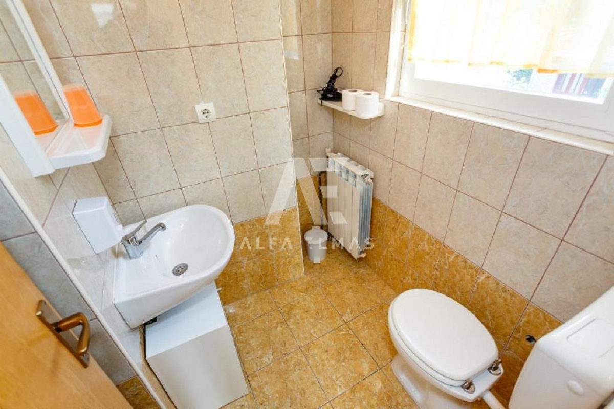 Malinska, mediteranska hiša s petimi apartmaji 100 m od morja!! ID 98