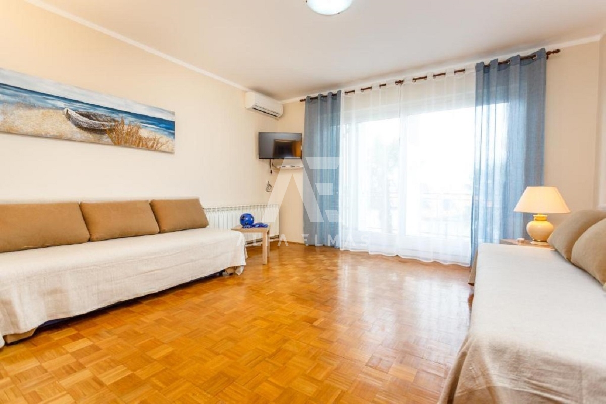Malinska, mediteranska hiša s petimi apartmaji 100 m od morja!! ID 98