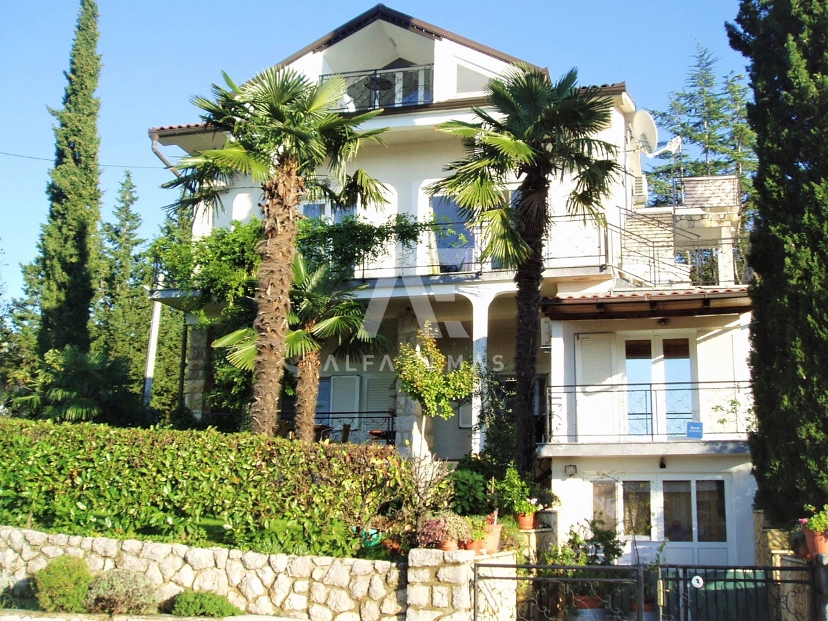 Malinska, mediteranska hiša s petimi apartmaji 100 m od morja!! ID 98