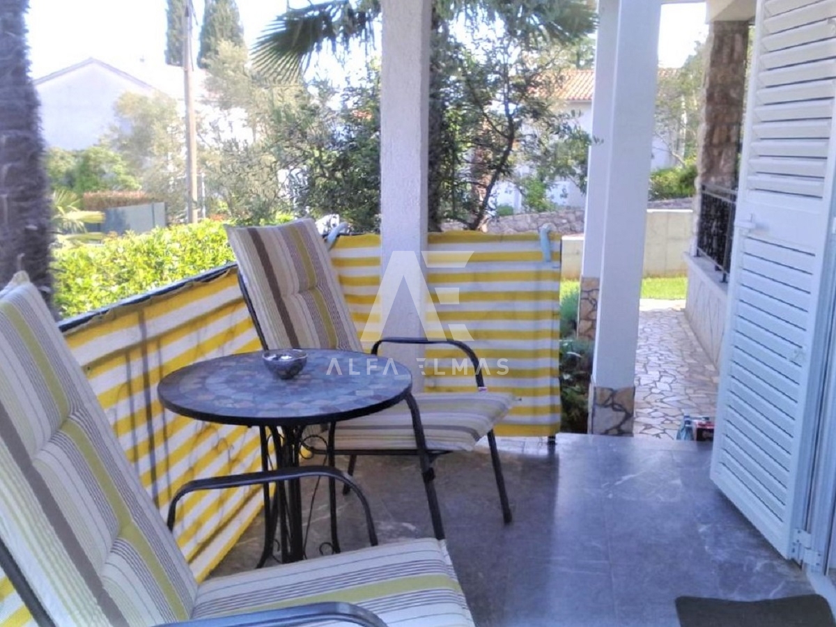 Malinska, mediteranska hiša s petimi apartmaji 100 m od morja!! ID 98