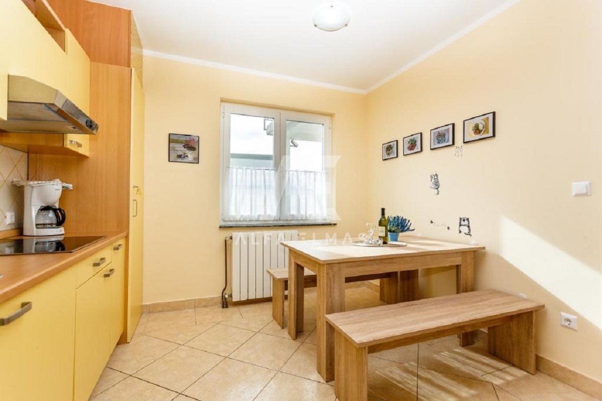 Malinska, mediteranska hiša s petimi apartmaji 100 m od morja!! ID 98
