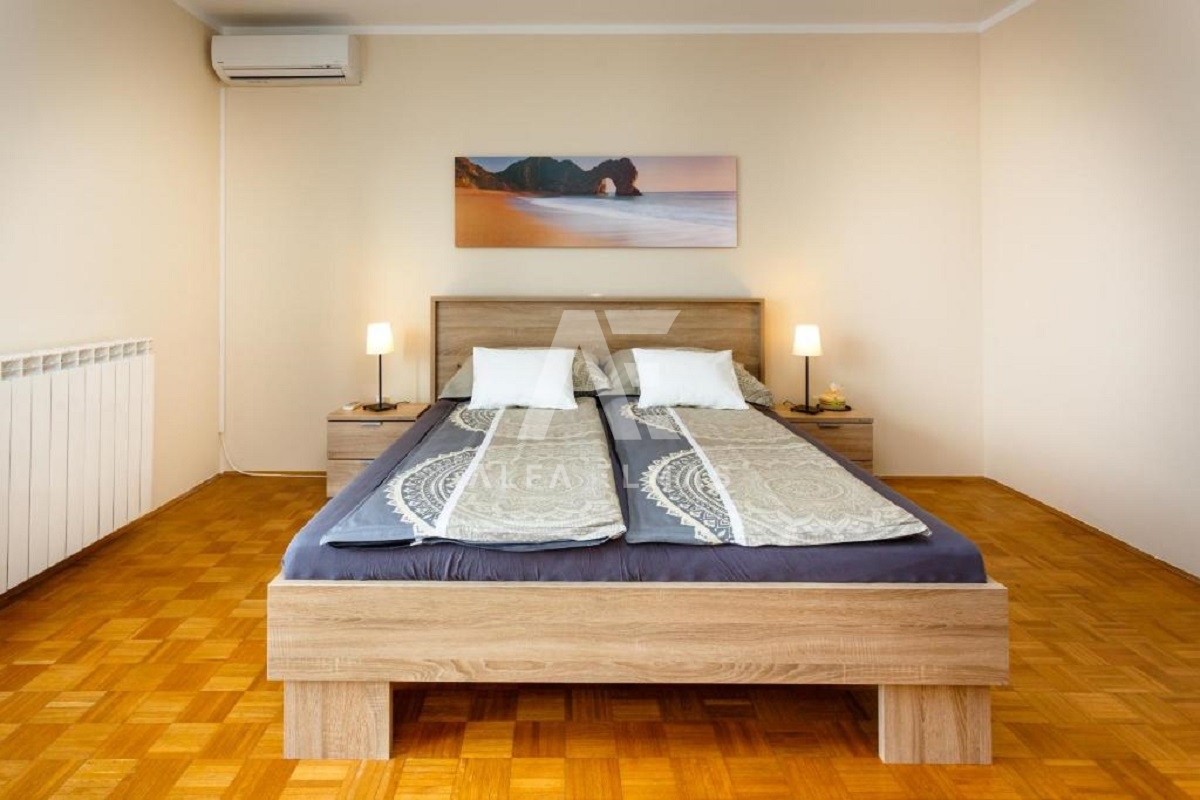 Malinska, mediteranska hiša s petimi apartmaji 100 m od morja!! ID 98