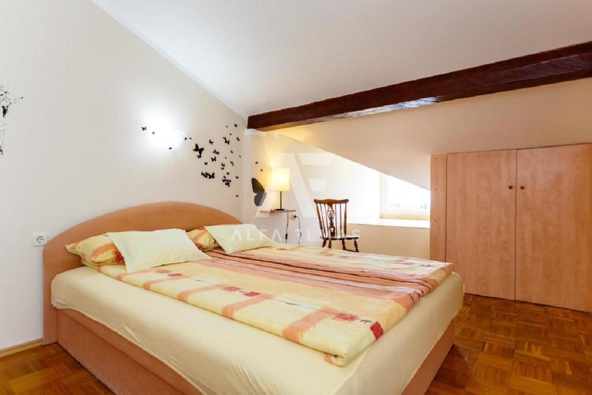 Malinska, mediteranska hiša s petimi apartmaji 100 m od morja!! ID 98